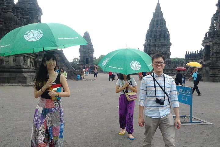 Borobudur Sunrise via VIP Gate — Manohara Breakfast & Merapi Lava Jeep Tour photo 4