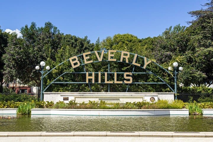 90-Min Hollywood Celebrity & Lifestyle Bus Tour — Walk of Fame to Beverly Hills photo 3