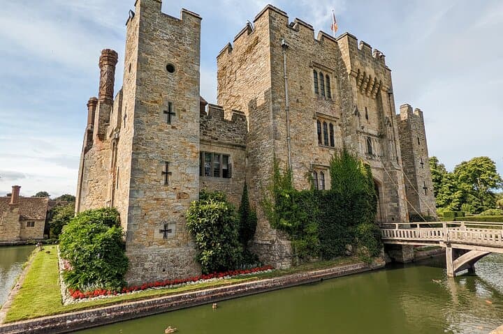 Exploring Hever Castle: Tudor History and Gardens Near London