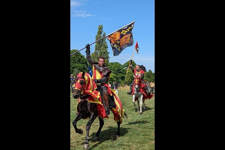 Exploring Hever Castle: Tudor History and Gardens Near London photo 3