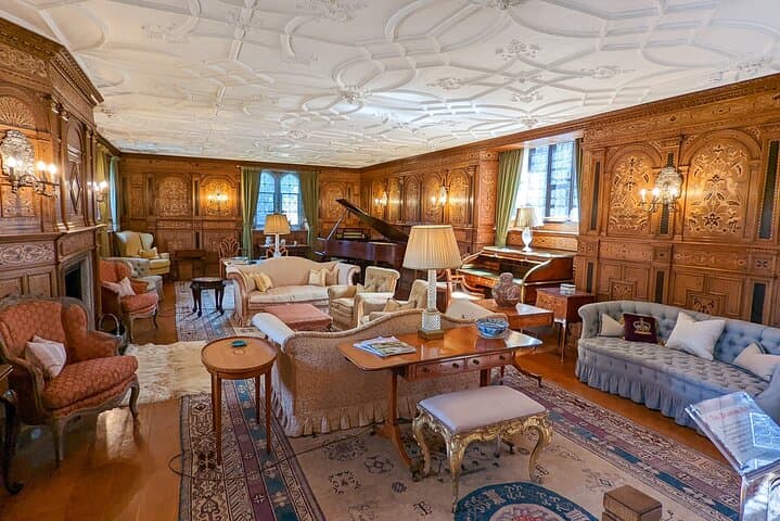 Exploring Hever Castle: Tudor History and Gardens Near London photo 5