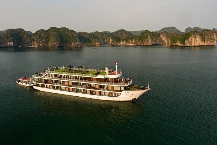 Halong Bay 2-Day Cruise from Hanoi — Sung Sot, Titov & Kayaking Adventure photo 3
