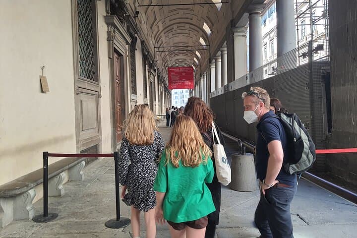 Private Uffizi Museum Tour in Florence — Family-Friendly Renaissance Highlights photo 3