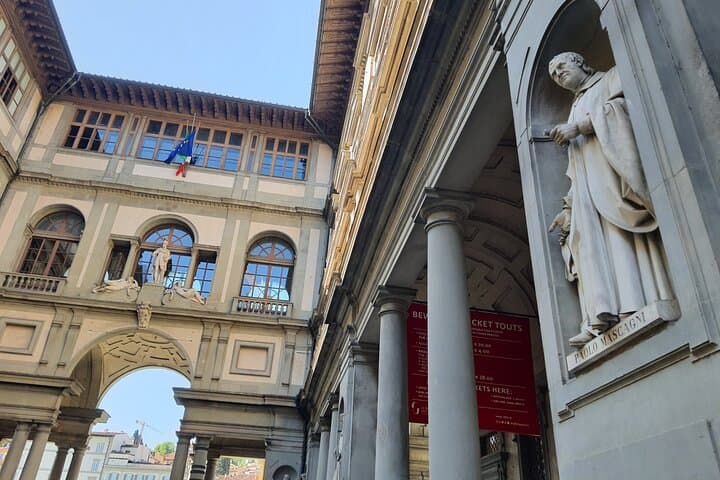 Private Uffizi Museum Tour in Florence — Family-Friendly Renaissance Highlights photo 4