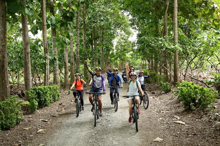 Guayaquil Chocolate Bike Tour: Pedal Through Mangroves and Cocoa Farms