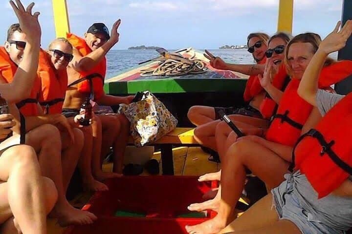 Negril Day Trip from Montego Bay: Booby Cay Lobster Lunch & Rick's Cafe Sunset
