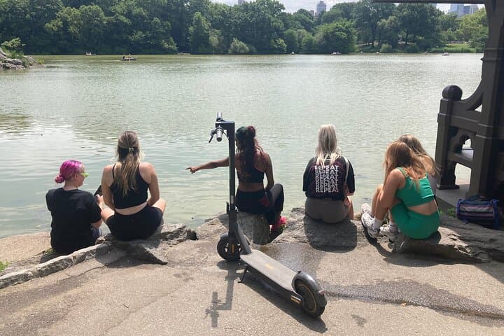 Central Park Electric Scooter Tour in Spanish — Fast-Paced Highlights & Local Tips