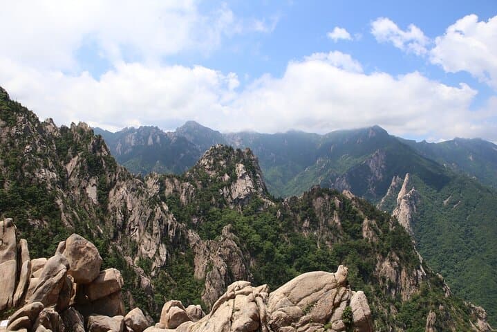 Mt. Seorak Day Tour from Seoul: Private Full-Day Transfer to Seoraksan National Park