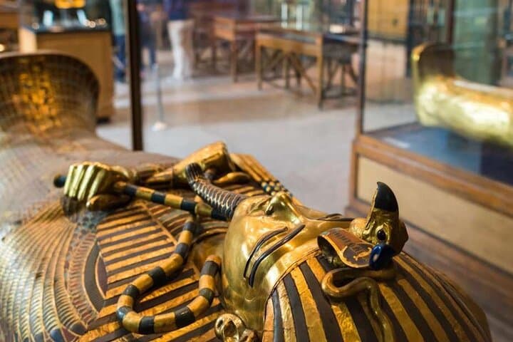 Full-Day Private Tour to the Great Pyramids and Egyptian Museum photo 3