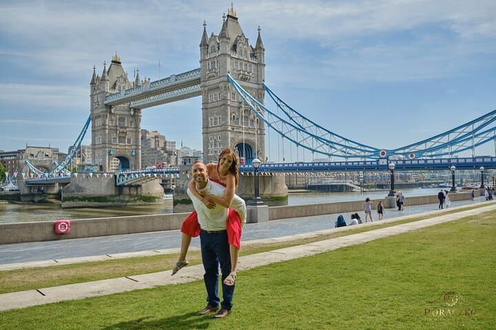 Private Tower Bridge Photo Session — 60-Minute Professional Shoot in London photo 6