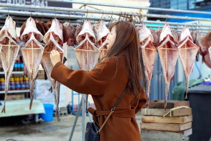 Busan to Geoje: Winter Cod & Clam Auctions Seafood Market Tour photo 5