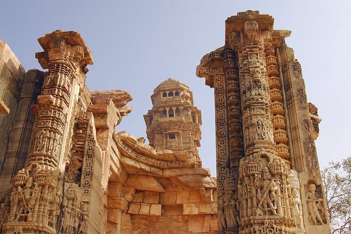 Udaipur to Jaipur Transfer via Chittorgarh Fort: Private Guided Stopover