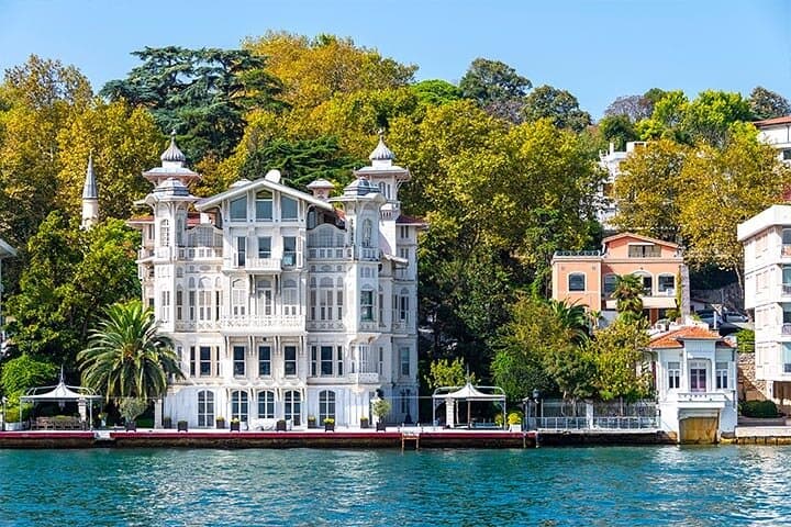 Full-Day Istanbul Highlights: Bosphorus Cruise, Spice Bazaar & Dolmabahçe Palace