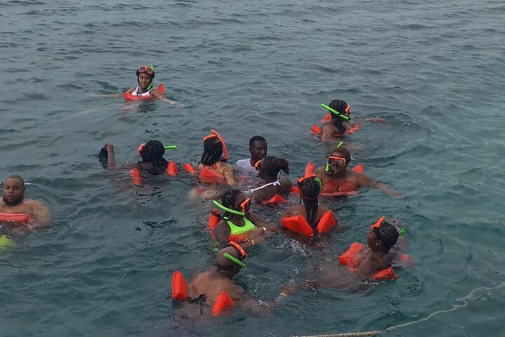 Montego Bay to Negril: 2–3 Day Bamboo Rafting, Catamaran & Dunn's River Falls Adventure