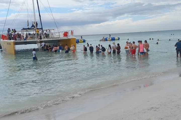 Montego Bay to Negril: 2–3 Day Bamboo Rafting, Catamaran & Dunn's River Falls Adventure photo 5