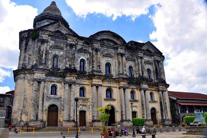 Tagaytay Vistas & Taal Heritage: Volcano Views and Colonial Streets Day Tour