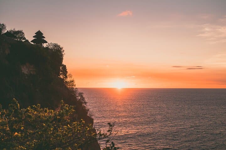 Uluwatu Sunset & Kecak Dance with Jimbaran Beach Dinner: Private Evening Tour from Seminyak
