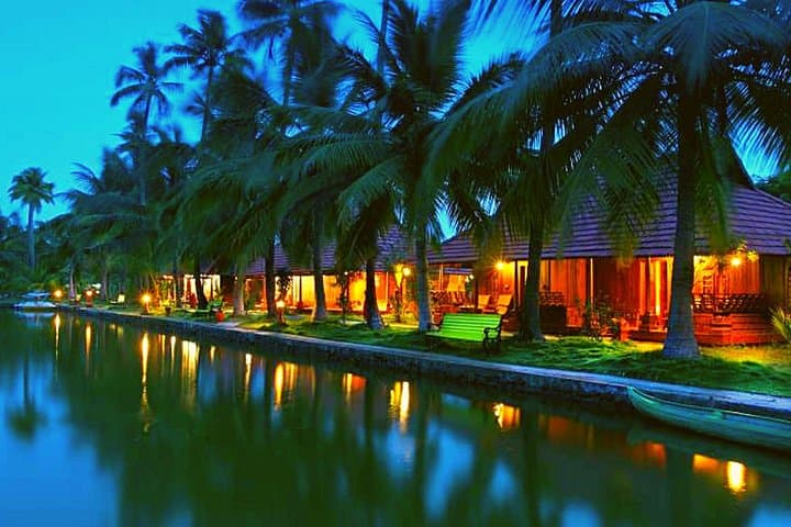 Luxury Kerala Houseboat & Backwaters Tour from Mumbai — Private 3-Day Experience photo 6