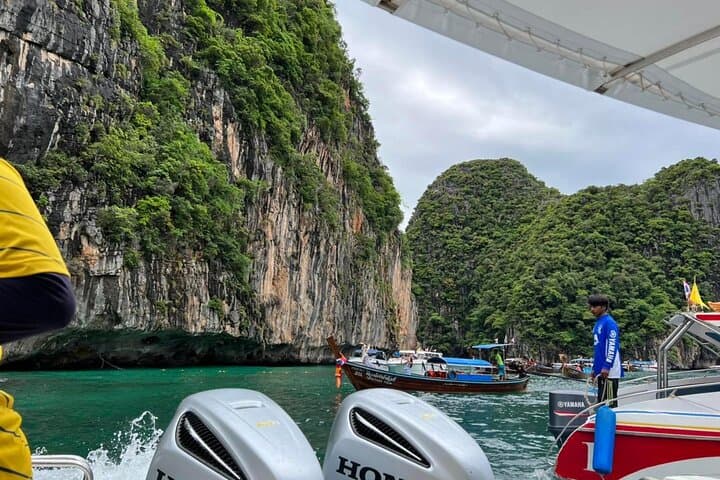 Phi Phi Islands Speedboat Day Tour from Phuket – Maya Bay, Snorkeling & Buffet Lunch photo 4
