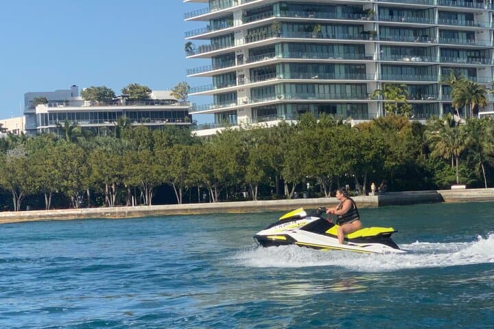 Biscayne Bay Jet Ski: 1-Hour Ride from Bayside Marketplace to Haulover Sandbar