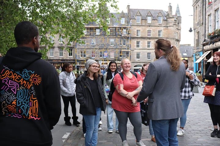 Edinburgh Literary Pub Tour: Dramatic Walk Through Old and New Town Pubs photo 4