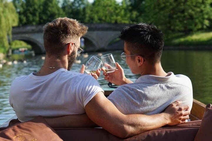 Cambridge Punting Tour on the River Cam: Shared Chauffeured College Backs Experience photo 5