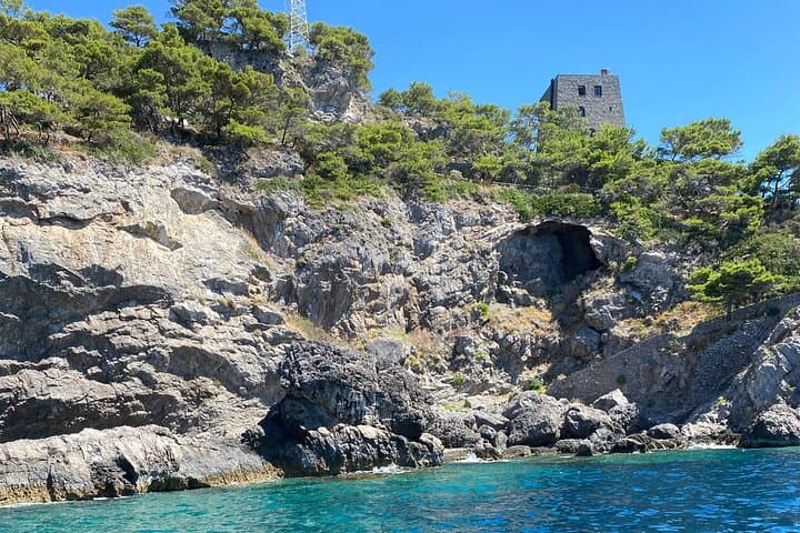 Amalfi Coast Private Full-Day Boat Tour to Positano and Li Galli photo 2