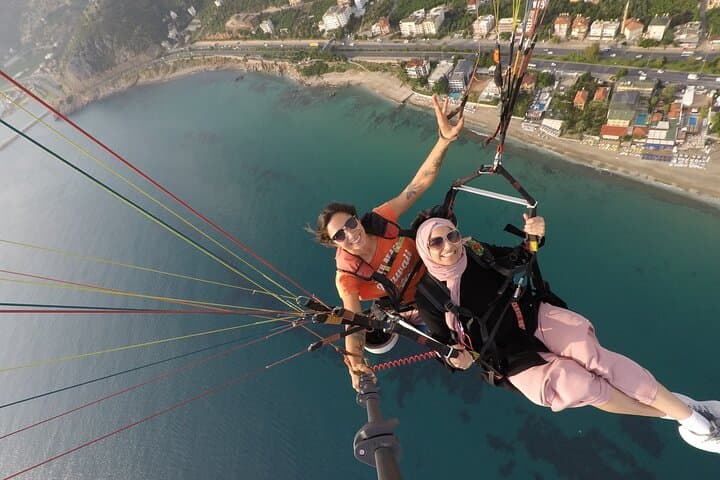 Halal Tandem Paragliding in Alanya with a Licensed Woman Pilot