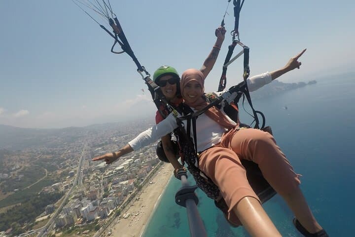 Halal Tandem Paragliding in Alanya with a Licensed Woman Pilot photo 4
