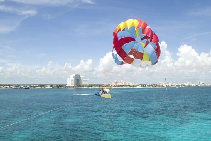 Parasail Over Nichupté Lagoon: 30-Min Sky Rider Experience in Cancún photo 3