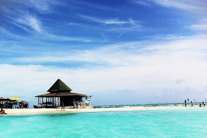 Half-Day Boat Tour to Johnny Cay and El Acuario — San Andrés Island photo 3