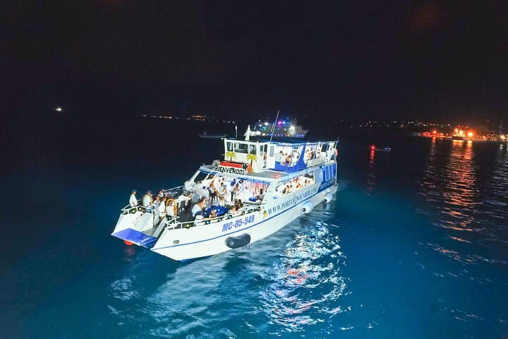 San Andrés White Night Boat Experience: Night Cruise, Dinner & Live Show