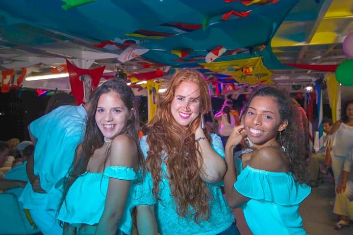 San Andrés White Night Boat Experience: Night Cruise, Dinner & Live Show photo 4