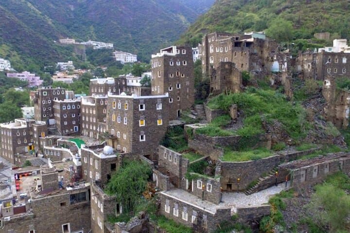 Abha Day Trip: Jabal Sawda Peaks & Rijal Almaa Heritage Village photo 2