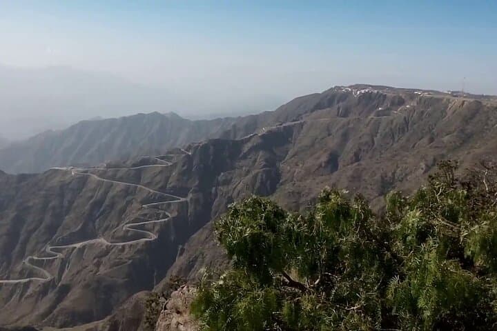 Abha Day Trip: Jabal Sawda Peaks & Rijal Almaa Heritage Village photo 4