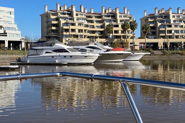 Private Yacht Rental on the Paraná Delta — Tigre Day & Night Cruises