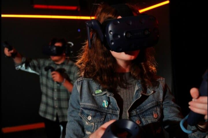 Escape Hunt Dubai — Alice Immersive VR Escape Room (90-Min Challenge) photo 4