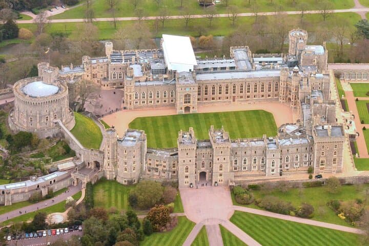 Windsor Castle Private Day Trip from London: Guided Tour & Chauffeur Transfer