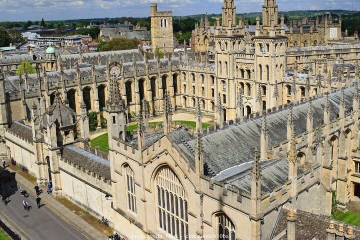 Oxford Highlights: Private 2.5-Hour Walking Tour of Colleges, Quads & Film Sites