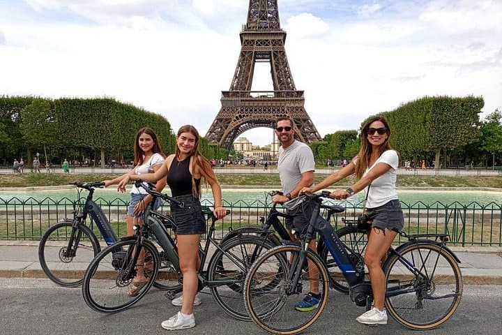 Private Paris E-Bike City Highlights Tour — Ride the Seine to the Eiffel photo 1
