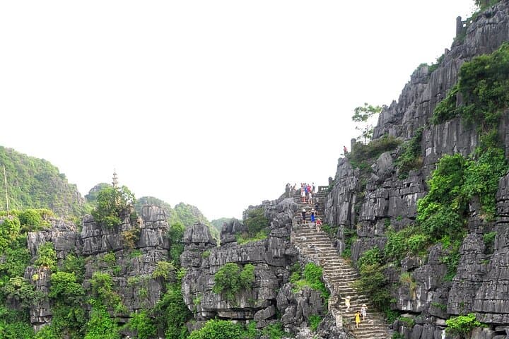 Ninh Binh Day Trip: Hoa Lu, Trang An Boat Tour & Hang Mua Hike photo 3
