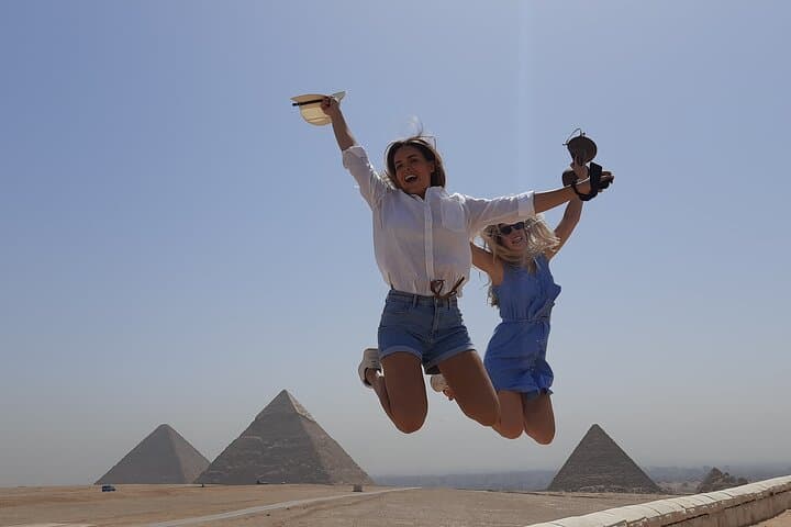 Private 2-Day Cairo Tour: Giza Pyramids, Saqqara & Nile Dinner Cruise