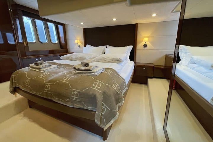 Overnight Yacht Cruise in Hardangerfjord: Rosendal, Steinsdalsfossen & Folgefonna photo 4