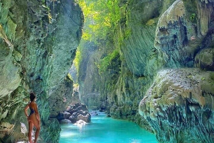 La Plaza Water Trail Day Tour — Barahona Natural Pools, Larimar Mine & River Walk photo 3