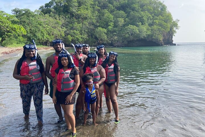 Crystal Kayaking in St. Vincent: See-Through Kayaks to Fort Duvernette and Snorkel Beaches photo 5