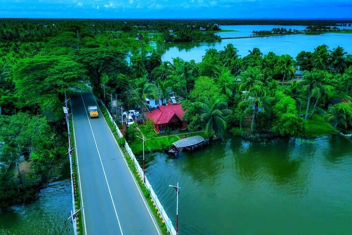 Kerala Sunrise Backwater Cruise: Village Life, Birding & Traditional Breakfast photo 2