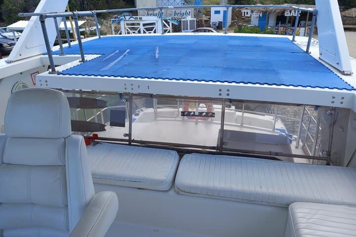 Half-Day Private Yacht Cruise & Shipwreck Snorkel in Curaçao photo 4