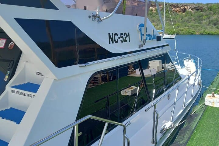 Half-Day Private Yacht Cruise & Shipwreck Snorkel in Curaçao photo 5