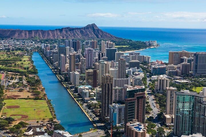 Afternoon Honolulu City Tour: Waikiki, Diamond Head & Iolani Palace Highlights