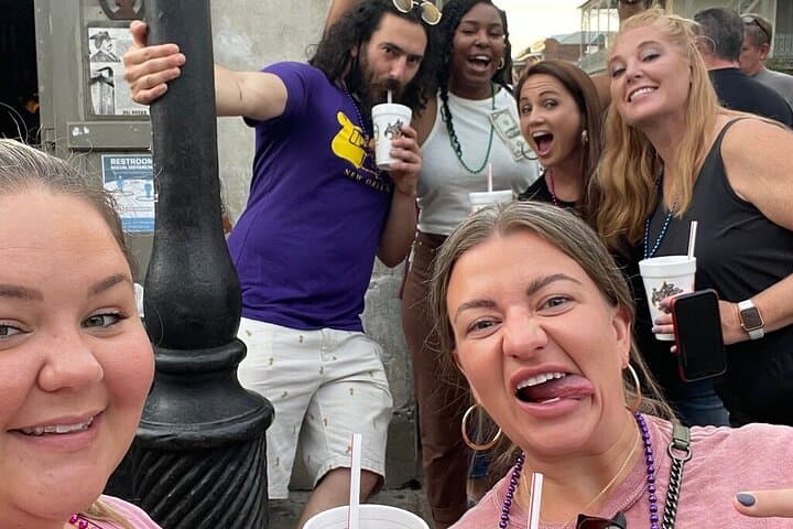 Night Stroll: New Orleans Ghost Tour & Haunted Pub Crawl with Free Shot